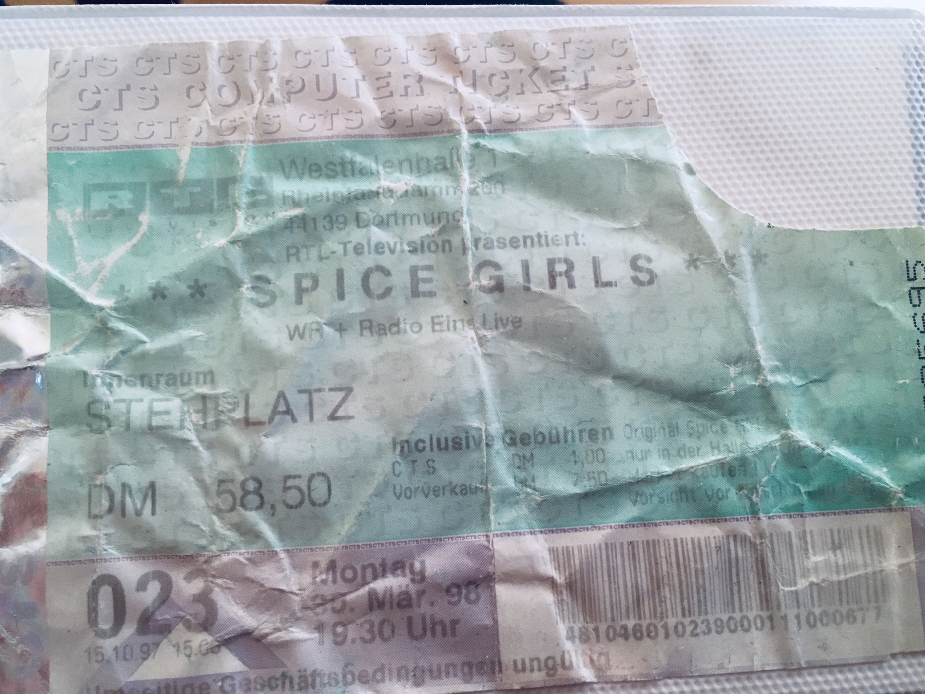 Original Konzertkarte vom Spice Girls Konzert 1998 in Dortmund. Fotocredit: Pop Ate My heart